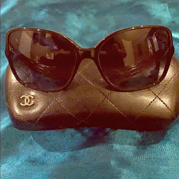 CHANEL Sunglasses 😎🖤 - Picture 1 of 3